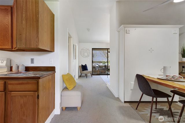 9512 1st Avenue NE #402, Seattle, WA 98115
