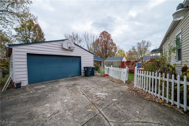 1153 Packard Drive, Akron, OH 44320