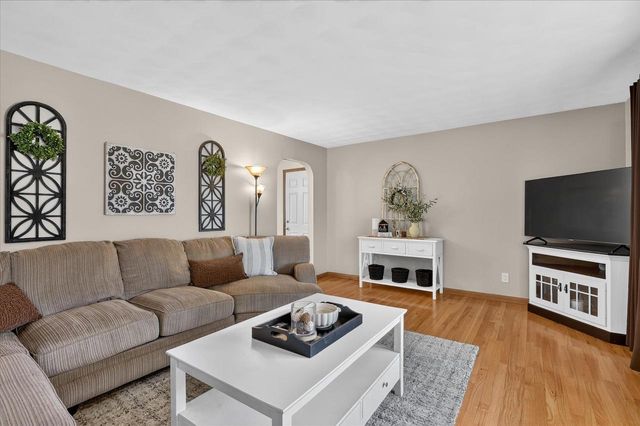 1927 Hancock Lane, Janesville, WI 53545