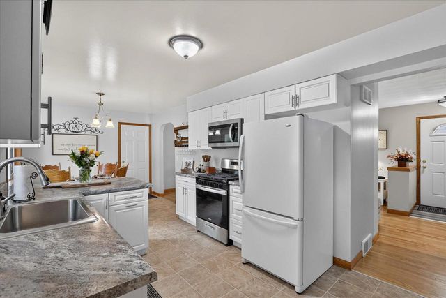 1927 Hancock Lane, Janesville, WI 53545