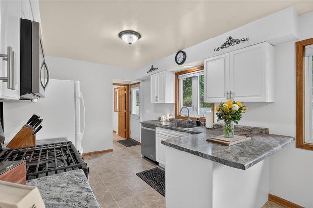 1927 Hancock Lane, Janesville, WI 53545