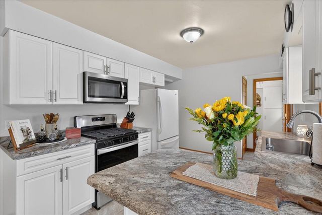 1927 Hancock Lane, Janesville, WI 53545