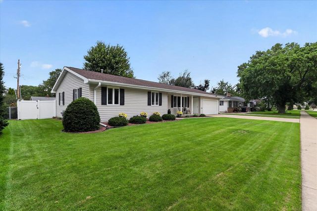 1927 Hancock Lane, Janesville, WI 53545
