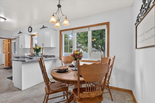1927 Hancock Lane, Janesville, WI 53545
