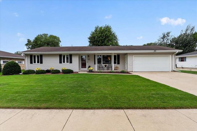 1927 Hancock Lane, Janesville, WI 53545