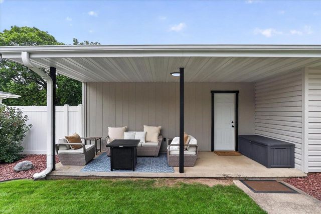 1927 Hancock Lane, Janesville, WI 53545