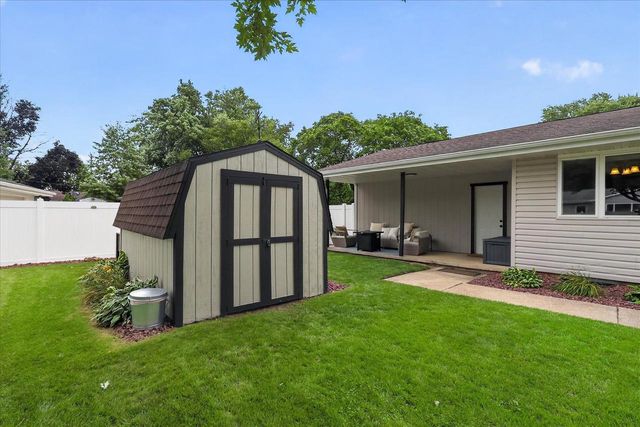 1927 Hancock Lane, Janesville, WI 53545