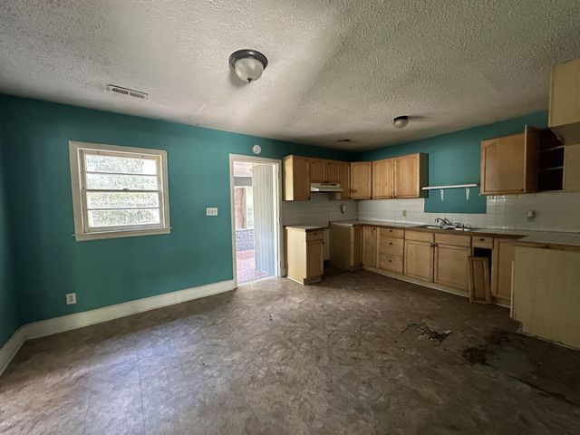 908 Lakeside Dr., Georgetown, SC 29440