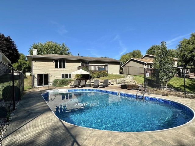 838 Somerset Drive, Janesville, WI 53546