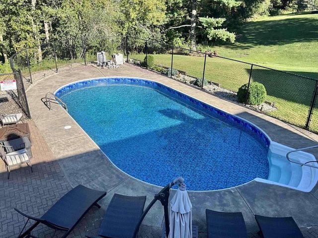 838 Somerset Drive, Janesville, WI 53546