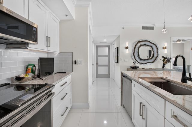 625 Casa Loma Boulevard 1003, Boynton Beach, FL 33435