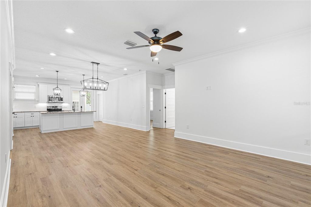 Image 2 of property listing at 3923 W GRAY STREET, Tampa, FL 33609