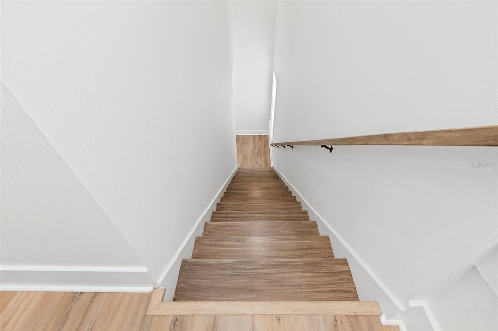 Image 17 of property listing at 3923 W GRAY STREET, Tampa, FL 33609