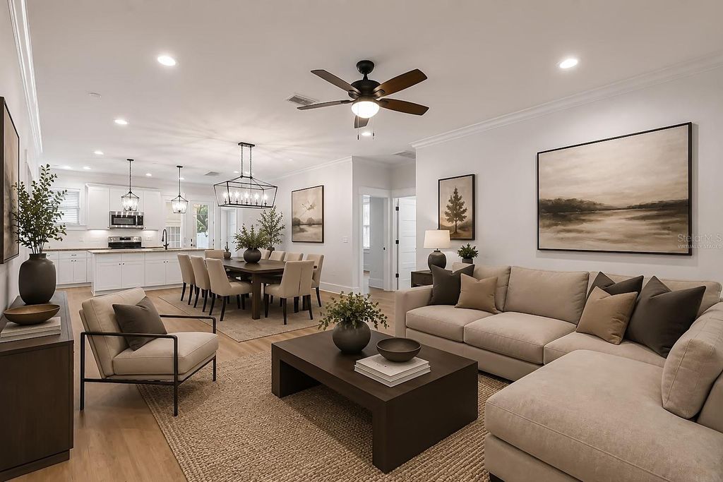 Image 3 of property listing at 3923 W GRAY STREET, Tampa, FL 33609