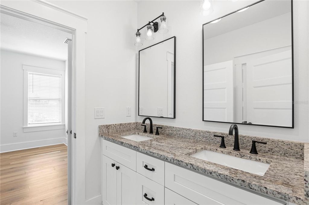 Image 23 of property listing at 3923 W GRAY STREET, Tampa, FL 33609