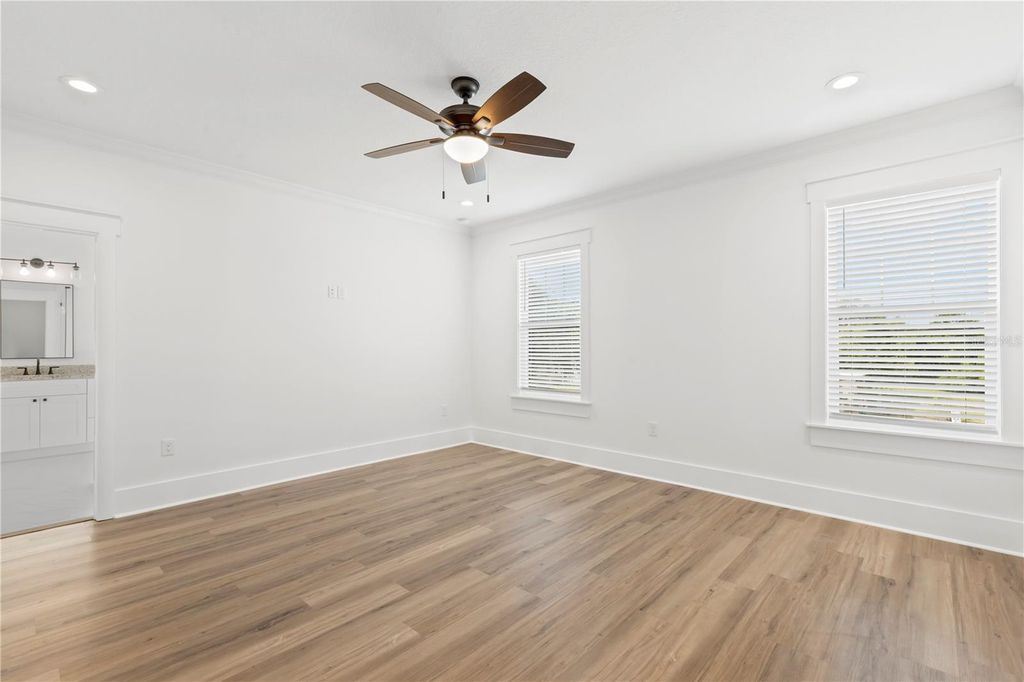 Image 26 of property listing at 3923 W GRAY STREET, Tampa, FL 33609