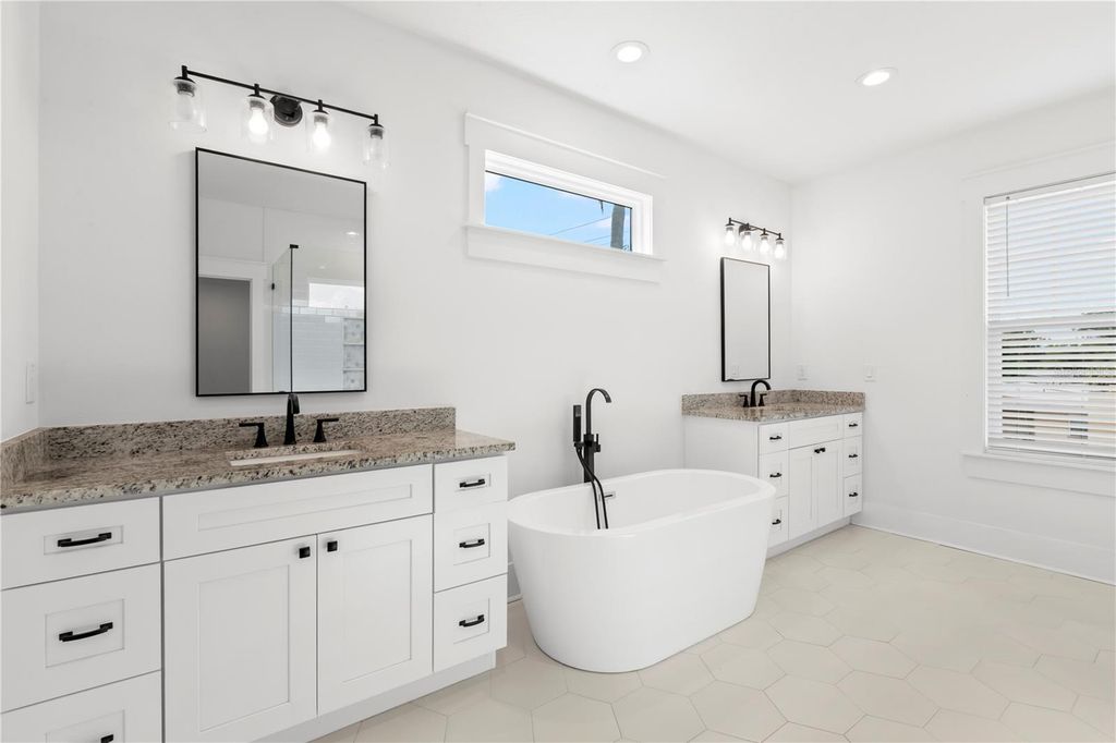 Image 27 of property listing at 3923 W GRAY STREET, Tampa, FL 33609