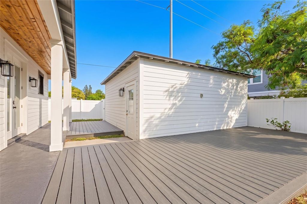 Image 33 of property listing at 3923 W GRAY STREET, Tampa, FL 33609