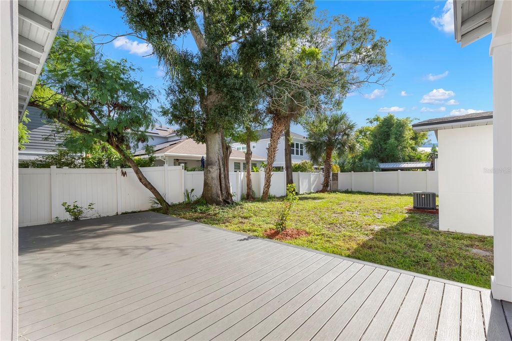 Image 34 of property listing at 3923 W GRAY STREET, Tampa, FL 33609