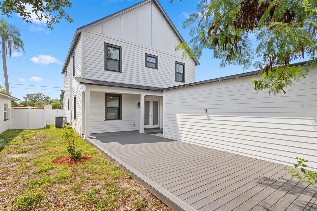 Image 36 of property listing at 3923 W GRAY STREET, Tampa, FL 33609