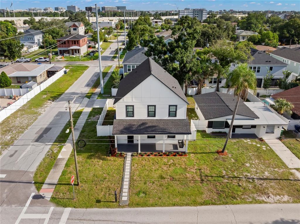 Image 47 of property listing at 3923 W GRAY STREET, Tampa, FL 33609