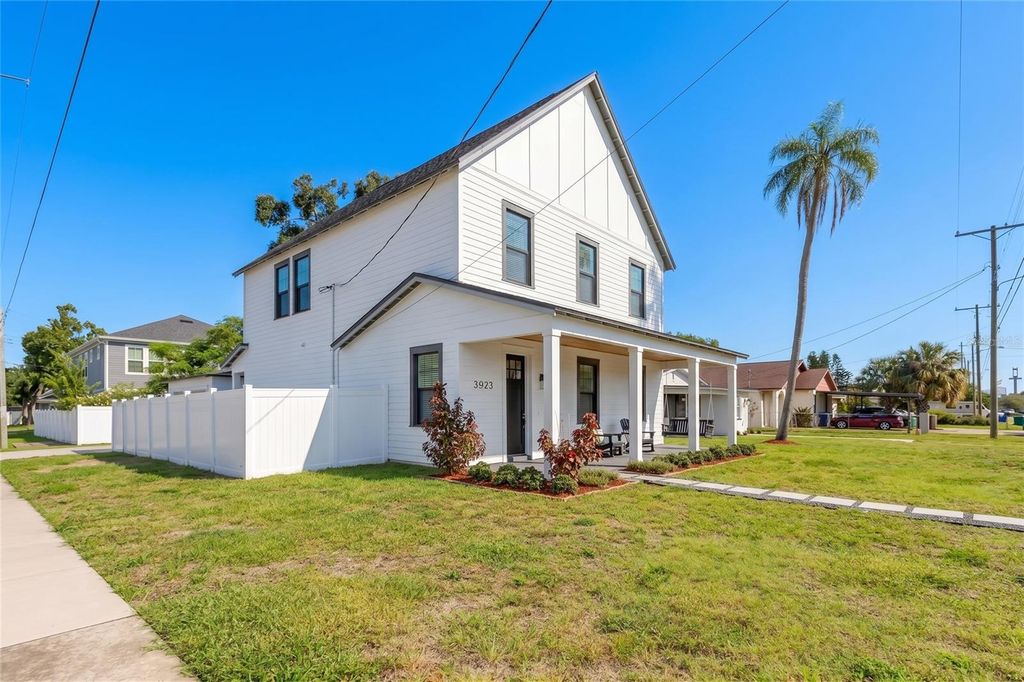 Image 59 of property listing at 3923 W GRAY STREET, Tampa, FL 33609