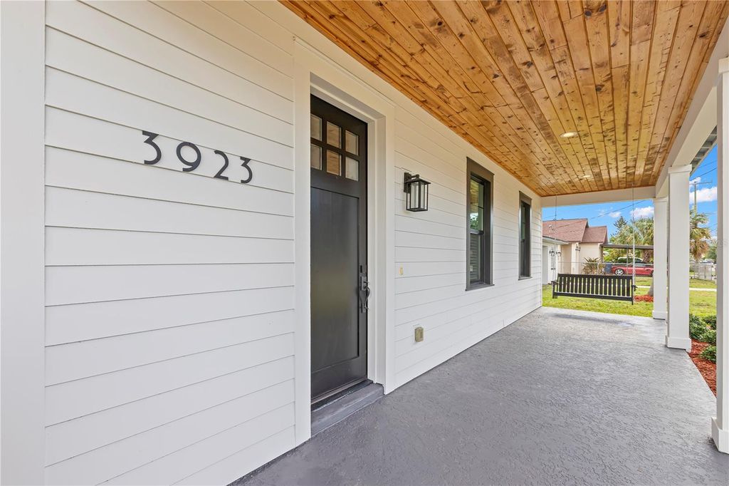 Image 62 of property listing at 3923 W GRAY STREET, Tampa, FL 33609
