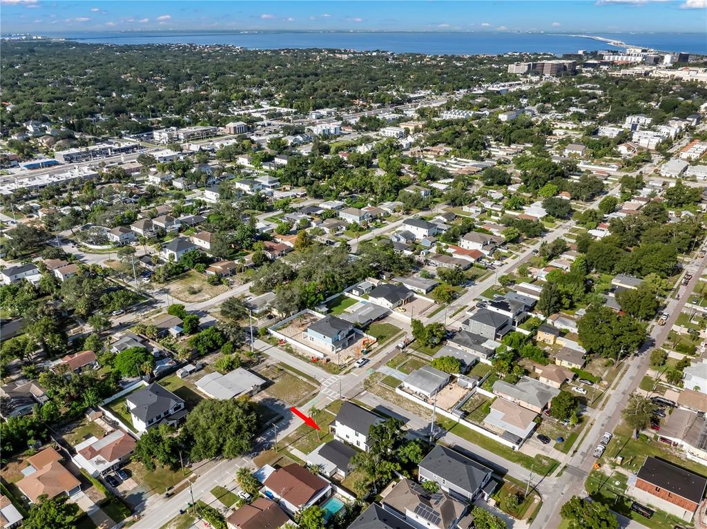 Image 72 of property listing at 3923 W GRAY STREET, Tampa, FL 33609