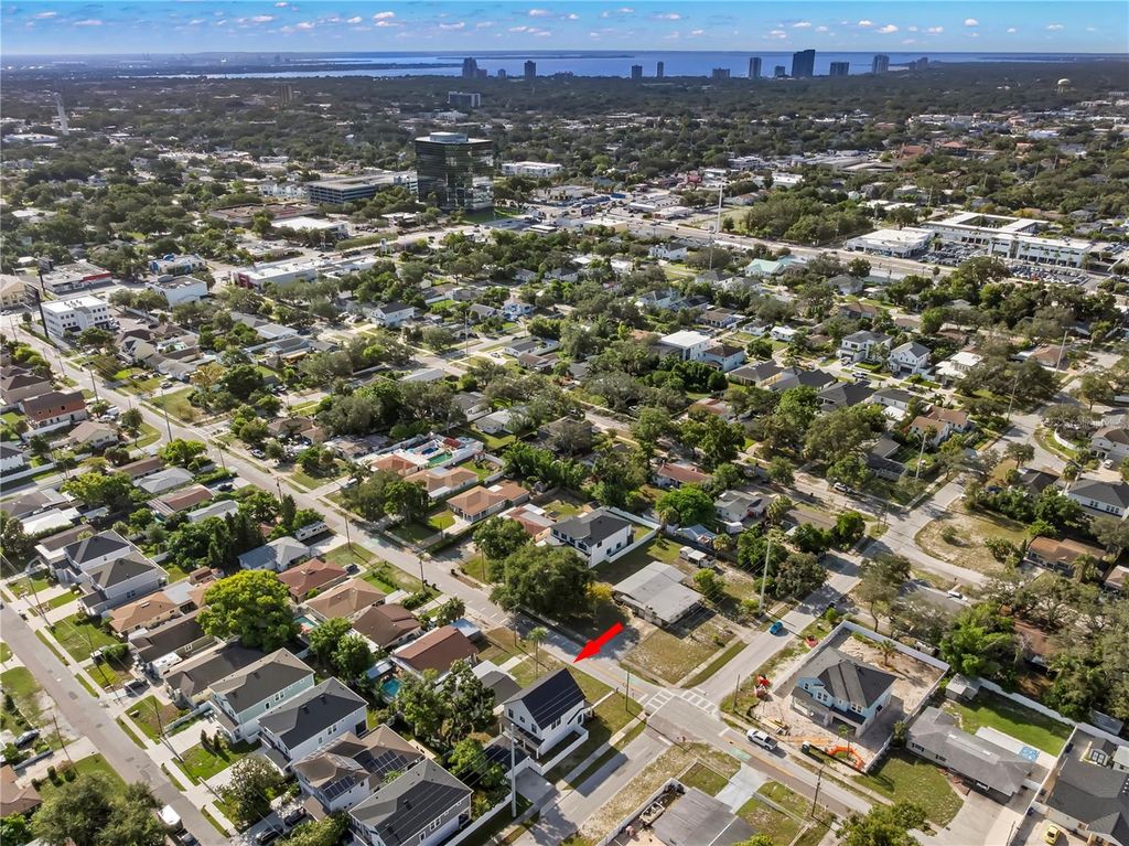 Image 74 of property listing at 3923 W GRAY STREET, Tampa, FL 33609