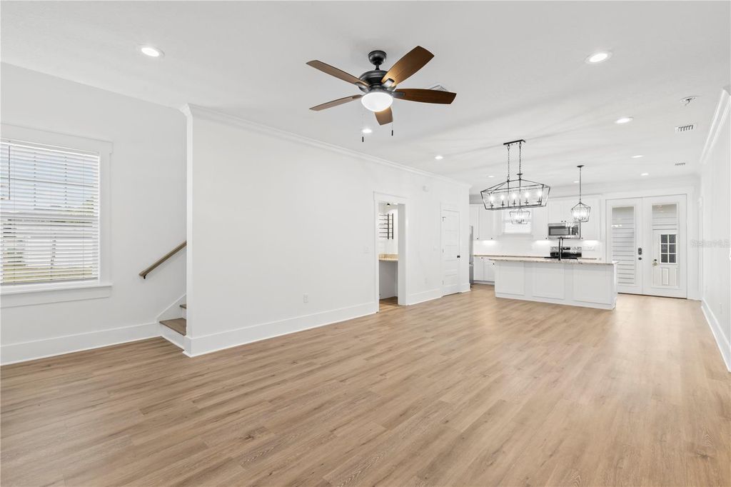 Image 9 of property listing at 3923 W GRAY STREET, Tampa, FL 33609
