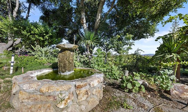 547 Mission Vineyard Road, San Juan Bautista, CA 95045