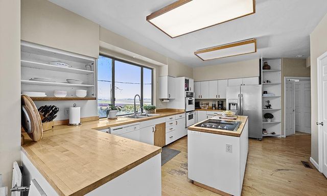 547 Mission Vineyard Road, San Juan Bautista, CA 95045