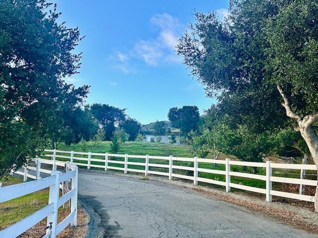 547 Mission Vineyard Road, San Juan Bautista, CA 95045