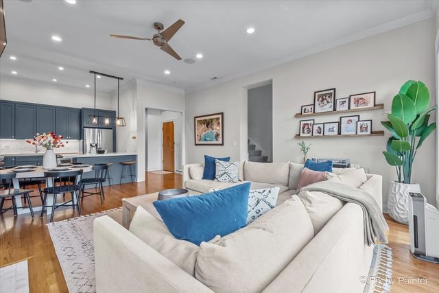 2142 W ROSCOE Street 3C, Chicago, IL 60618