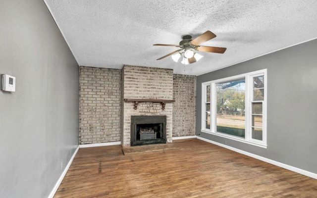 1921 W Irving St, Wichita, KS 67213