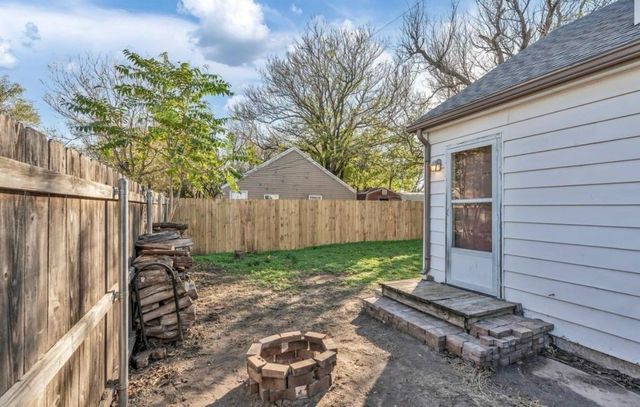 1921 W Irving St, Wichita, KS 67213