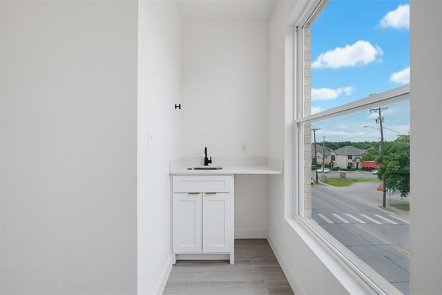 512 S Oconnor Road, Irving, TX 75060
