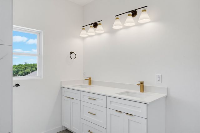 512 S Oconnor Road, Irving, TX 75060