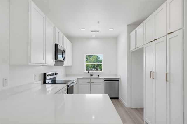 512 S Oconnor Road, Irving, TX 75060