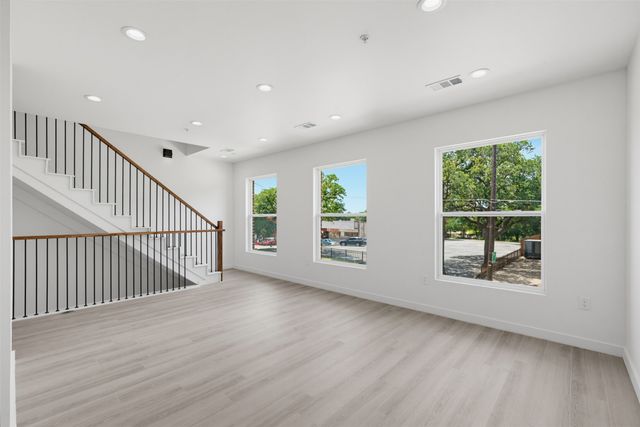 512 S Oconnor Road, Irving, TX 75060