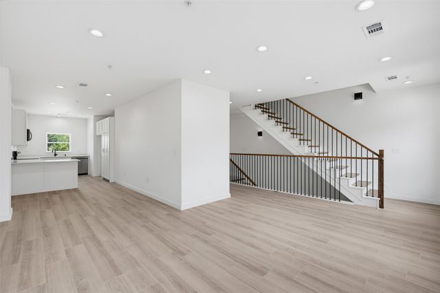 512 S Oconnor Road, Irving, TX 75060