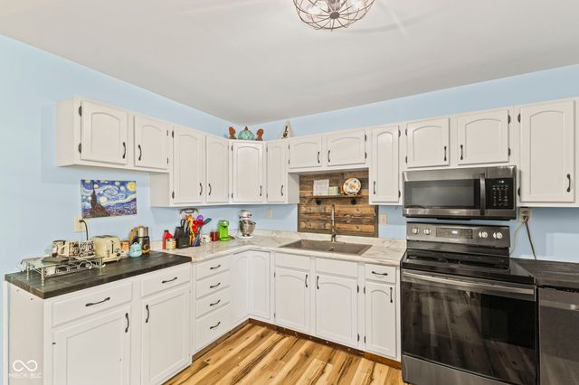 91 North Drive, Mooresville, IN 46158