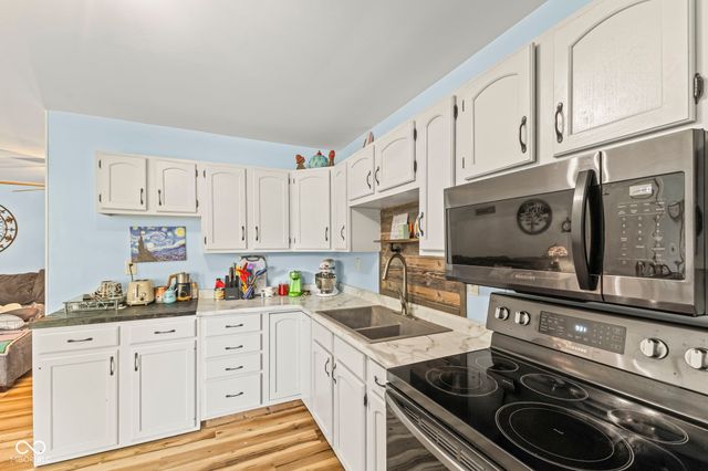 91 North Drive, Mooresville, IN 46158