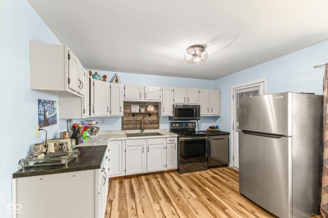 91 North Drive, Mooresville, IN 46158