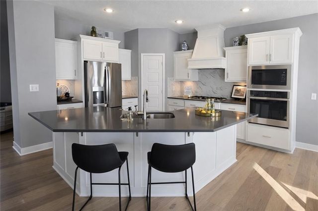 10130 N Winchester Avenue, Kansas City, MO 64156