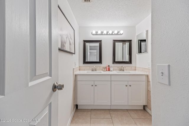 2715 Vista Oaks Circle NE, Palm Bay, FL 32905