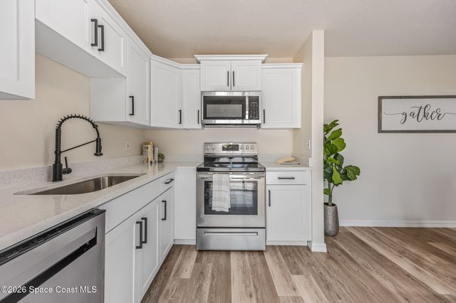 2715 Vista Oaks Circle NE, Palm Bay, FL 32905