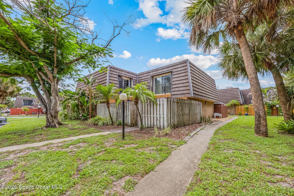 2715 Vista Oaks Circle NE, Palm Bay, FL 32905