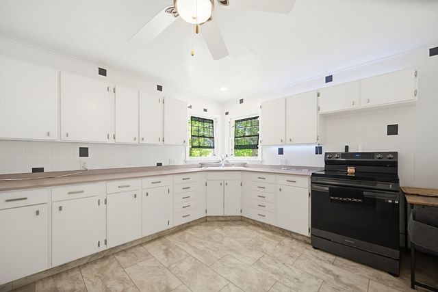 101 Edgewater Dr, Blackstone, MA 01504