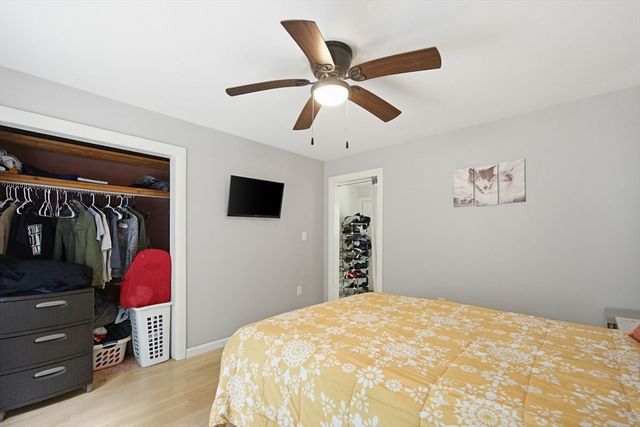 101 Edgewater Dr, Blackstone, MA 01504